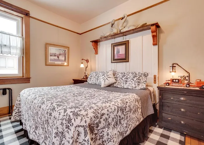 Vintage Downtown W/ Deck! Appartement Laramie