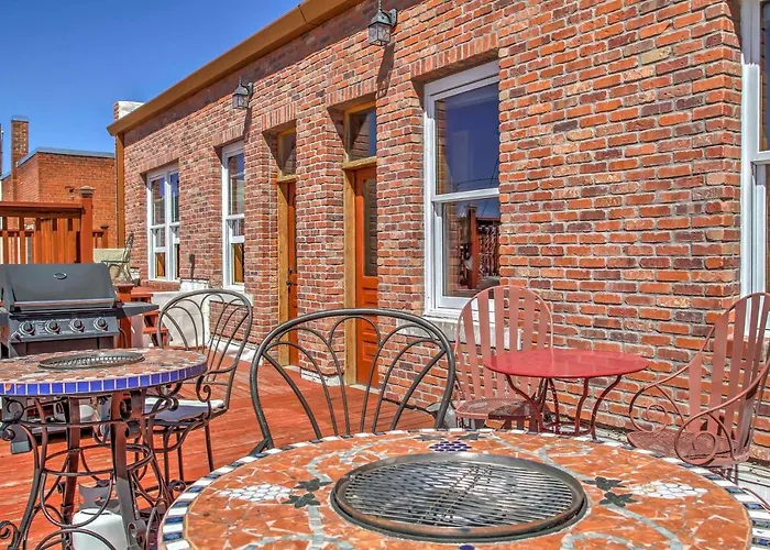 Vintage Downtown W/ Deck!